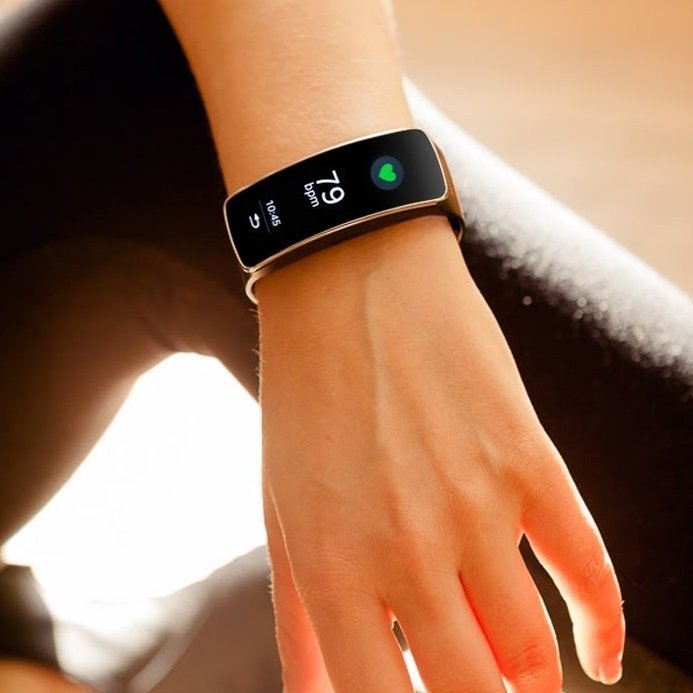 Фитнес-браслеты и дальше пользуются популярностью