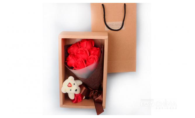 Подарочные букеты мыла из роз с игрушкой 