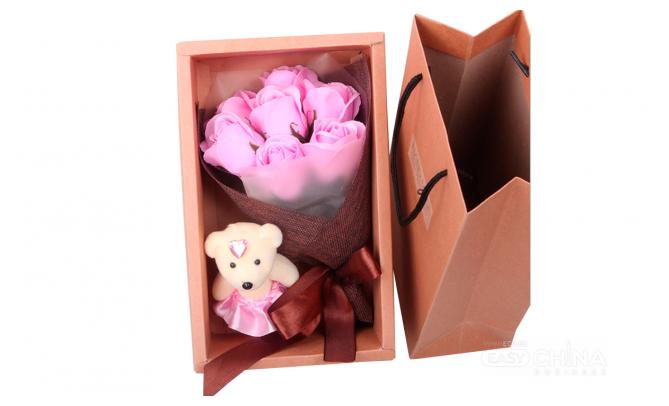 Подарочные букеты мыла из роз с игрушкой 