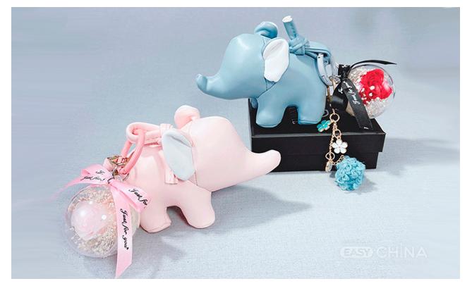 Подарочный брелок с цветком