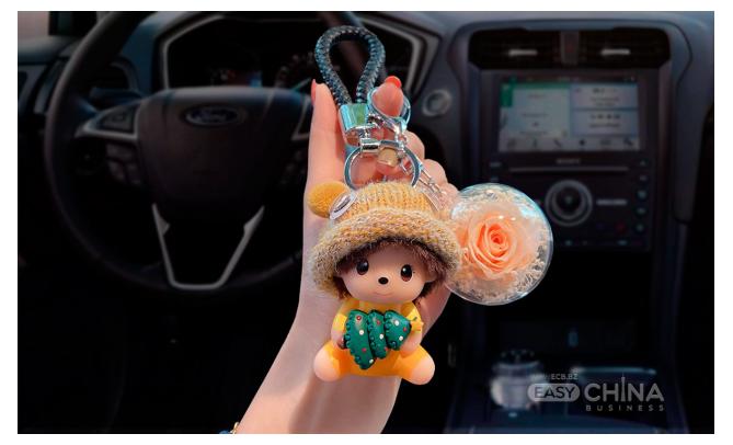 Подарочные брелки в ассортименте