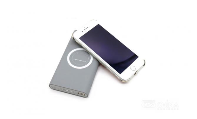 Повербанк с беспроводной зарядкой QI Повербанк с беспроводной зарядкой QI